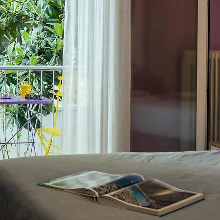 Stylish Modern Studio In The Heart Of Athens-3